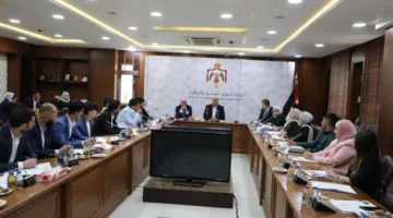 العودات يجتمع مع شباب وشابات مبادرة مجلس الشباب الأردني (صور)