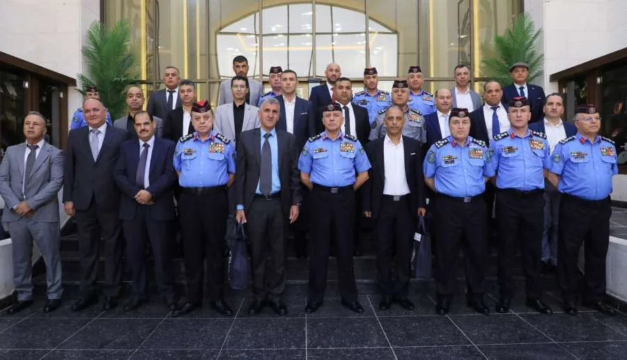 مدير الأمن العام يقدّم تكريمًا لكبار الضباط المتقاعدين تقديراً لإنجازاتهم المتميزة