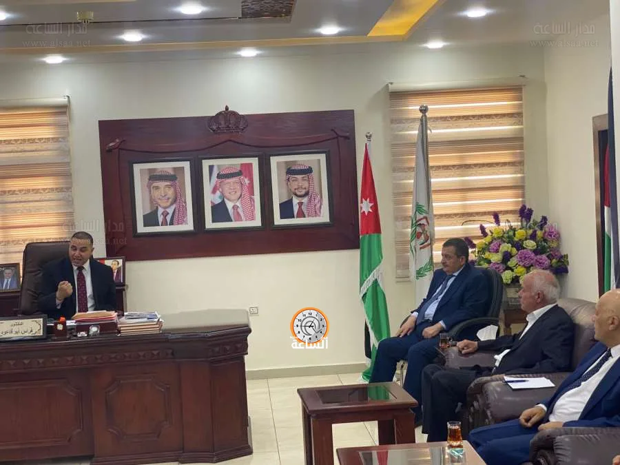 نحو إدارة محلية تلبية احتياجات المواطنين.. محافظ الزرقاء يناقش أوضاع البلديات والتحديات التي تواجهها نحو إدارة محلية تلبية احتياجات المواطنين.. محافظ الزرقاء يناقش أوضاع البلديات والتحديات التي تواجهها