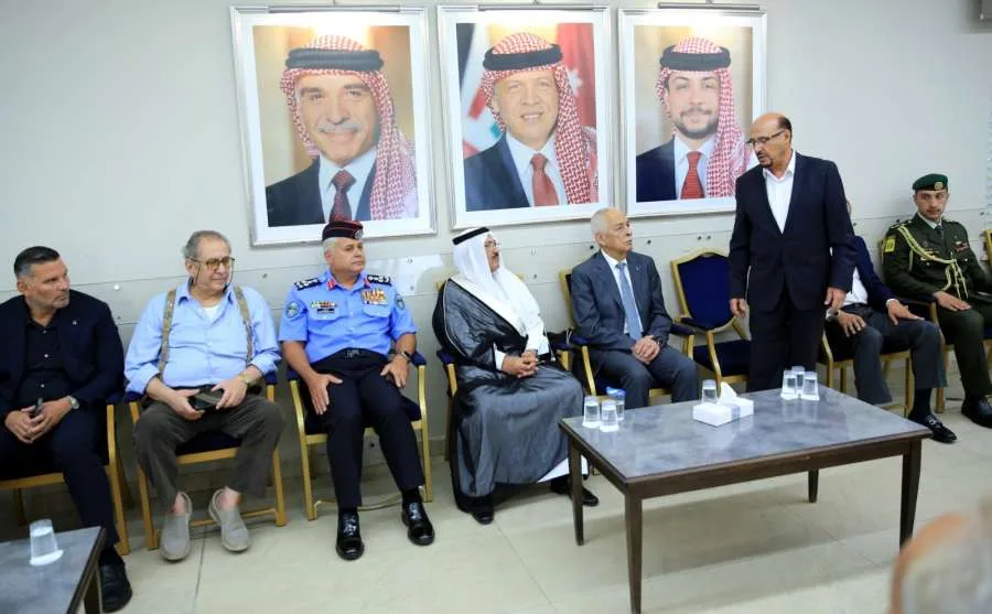 الديوان الملكي يقدم تعازيه لعشيرة العلاوي الديوان الملكي يقدم تعازيه لعشيرة العلاوي