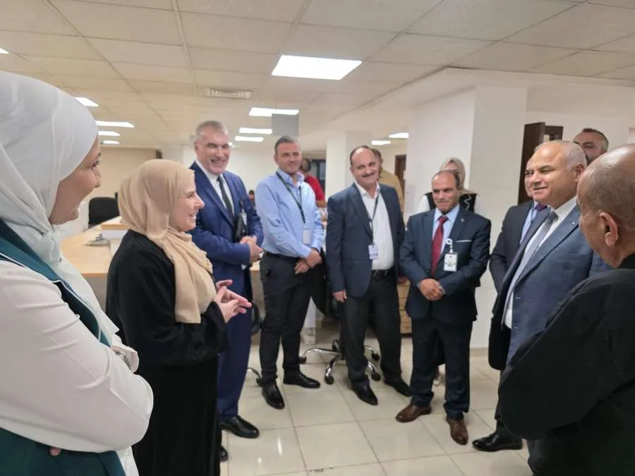 البكار يزور فرع ضمان إربد ويُشيد بتقديم الخدمات لـ 54 ألف مواطن خلال半年 (صور) البكار يزور فرع ضمان إربد ويُشيد بتقديم الخدمات لـ 54 ألف مواطن خلال半年 (صور)