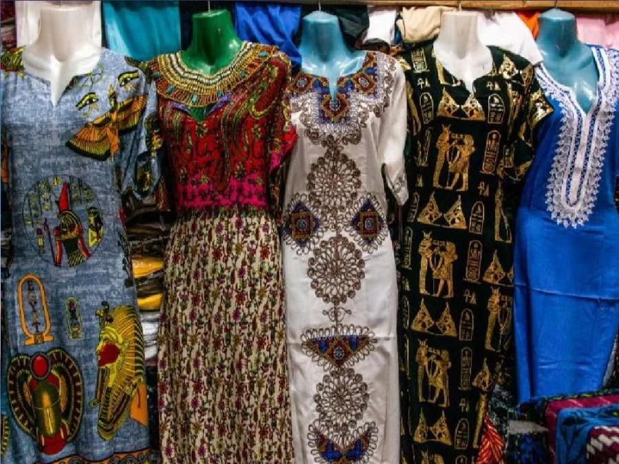 حكم ارتداء المرأة ثيابًا مصممة لتبدو أجمل أمام غير المحارم حكم ارتداء المرأة ثيابًا مصممة لتبدو أجمل أمام غير المحارم
