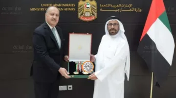 الرئيس الإماراتي يكرم السفير الأردني بميدالية الاستقلال من الدرجة الأولى