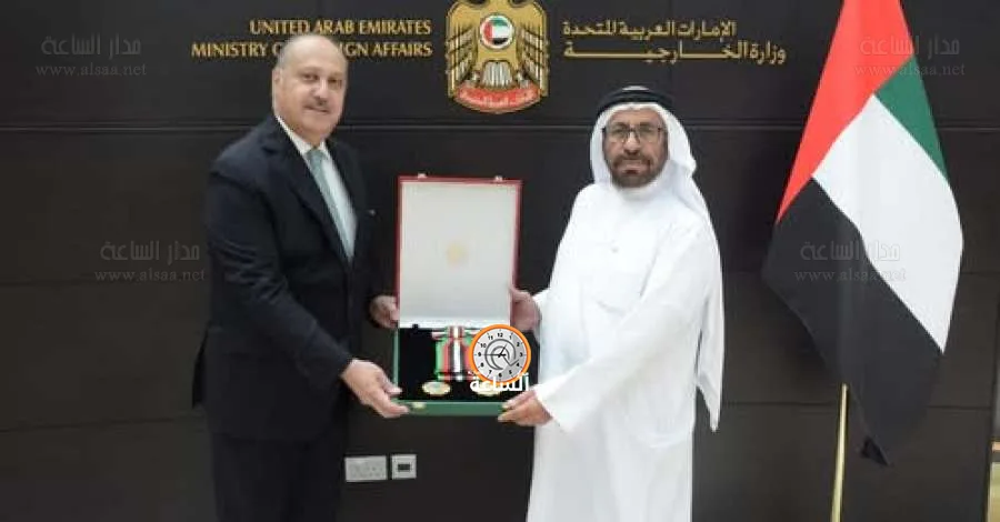 الرئيس الإماراتي يكرم السفير الأردني بميدالية الاستقلال من الدرجة الأولى الرئيس الإماراتي يكرم السفير الأردني بميدالية الاستقلال من الدرجة الأولى