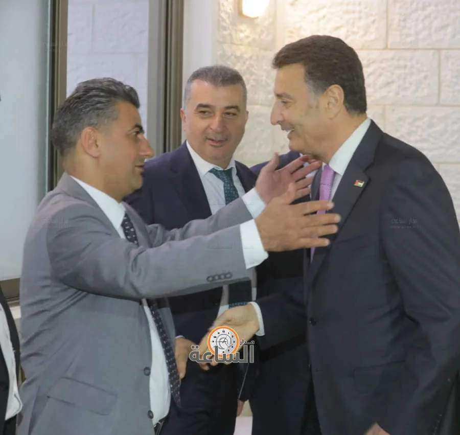 60 نائبًا في منزل النائب عثمان مخادمة (صور) 60 نائبًا في منزل النائب عثمان مخادمة (صور)