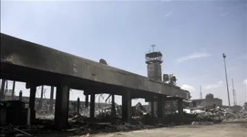 الضغوط على الموانئ والمطارات: 12 هجومًا إسرائيليًا يزيد من معاناة اليمنيين
