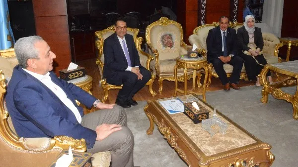 أبناء عروس الدلتا يسجلون أسمائهم بحروف ذهبية بين الأوائل على مستوى الجمهورية.. ومحافظ الغربية يستقبلهم في مكتبه ويهديهم المصحف الشريف. أبناء عروس الدلتا يسجلون أسمائهم بحروف ذهبية بين الأوائل على مستوى الجمهورية.. ومحافظ الغربية يستقبلهم في مكتبه ويهديهم المصحف الشريف.