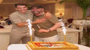 أحمد السقا يحتفل بإطلاق “أحمد وأحمد” في الإمارات بمشاركة زيزو في قطع الكعكة