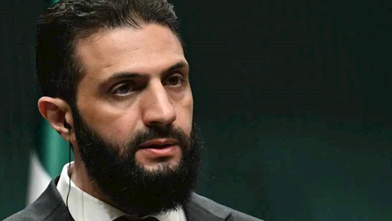 أحمد الشرع يكشف عن جهود الوساطة التي حالت دون الضربات الإسرائيلية على سوريا أحمد الشرع يكشف عن جهود الوساطة التي حالت دون الضربات الإسرائيلية على سوريا