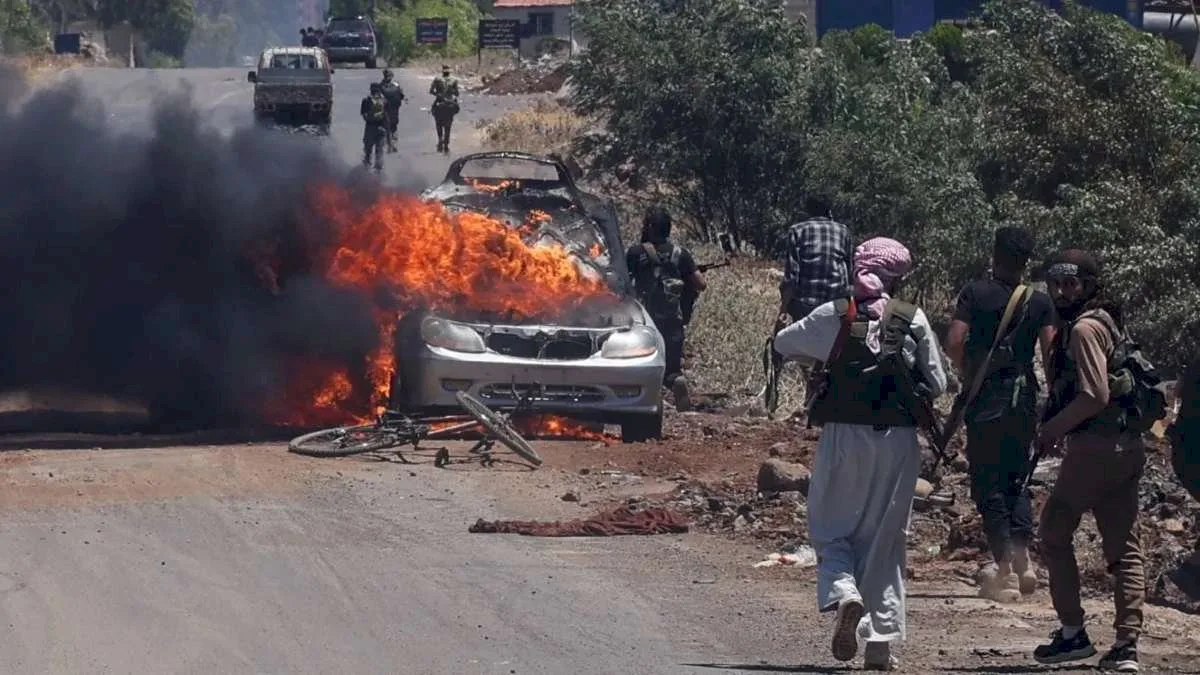 أحمد الشرع يُعلن عن هدنة ومحاسبة المخالفين. أحمد الشرع يُعلن عن هدنة ومحاسبة المخالفين.