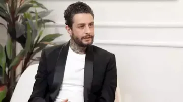 أحمد الفيشاوي يشارك صورًا له مع كاتب فيلم “سفاح التجمع”