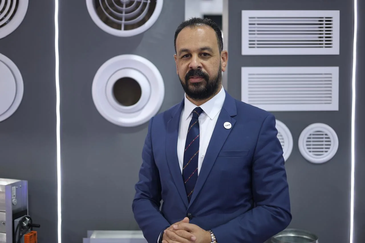 أحمد خضر: الصناعات الداعمة هي العمود الفقري للصناعة المحلية.. ونحتاج إلى مجمعات نموذجية، وحوافز، وتمويلات للنهوض بها. أحمد خضر: الصناعات الداعمة هي العمود الفقري للصناعة المحلية.. ونحتاج إلى مجمعات نموذجية، وحوافز، وتمويلات للنهوض بها.