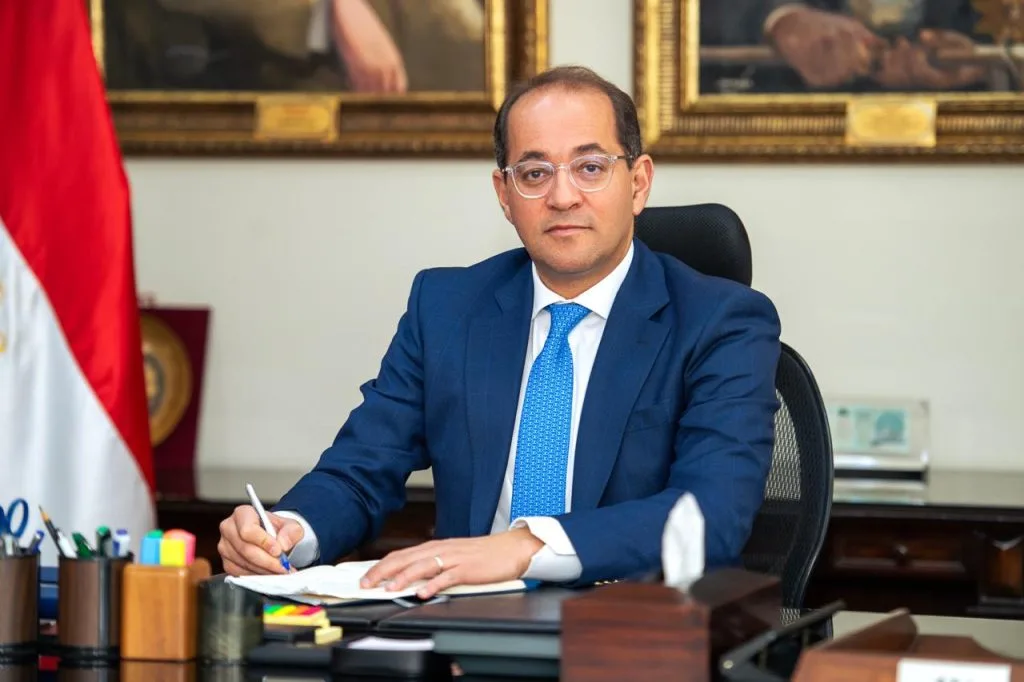 أحمد كجوك: نبحث في إصدار سندات صغيرة للأفراد لتعزيز الادخار. أحمد كجوك: نبحث في إصدار سندات صغيرة للأفراد لتعزيز الادخار.