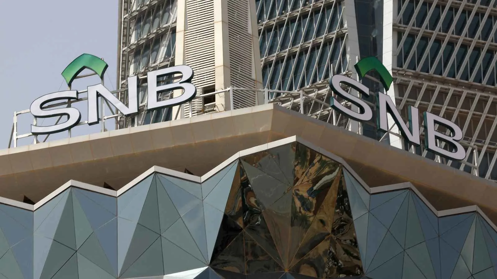 أرباح البنك الأهلي السعودي ترتفع بنسبة 18.4% لتصل إلى 3.2 مليار دولار خلال نصف عام أرباح البنك الأهلي السعودي ترتفع بنسبة 18.4% لتصل إلى 3.2 مليار دولار خلال نصف عام