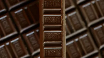 أرباح هيرشي الفصلية تتراجع بنسبة 65% على الرغم من ارتفاع المبيعات إلى 2.6 مليار دولار