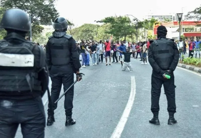 أربعة أشخاص يلقون حتفهم خلال مظاهرات ضد زيادة أسعار الوقود في أنغولا أربعة أشخاص يلقون حتفهم خلال مظاهرات ضد زيادة أسعار الوقود في أنغولا