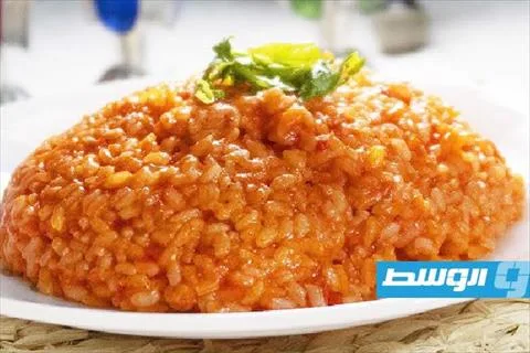 أرز أحمر مع البصل والطماطم أرز أحمر مع البصل والطماطم