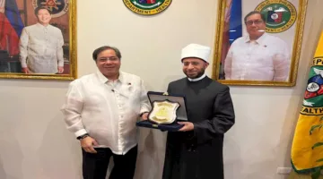 أسامة الأزهري يناقش مع وزير الصحة الفلبيني سبل التعاون في قطاع التمريض.