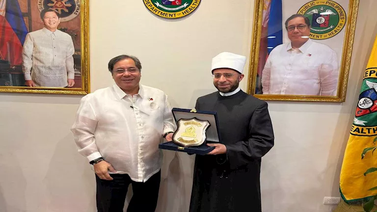 أسامة الأزهري يناقش مع وزير الصحة الفلبيني سبل التعاون في قطاع التمريض.
