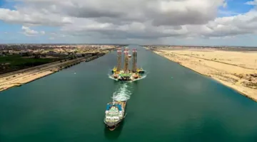 أسامة ربيع: قناة السويس توفر 15 يومًا و55 مليون طن من الانبعاثات