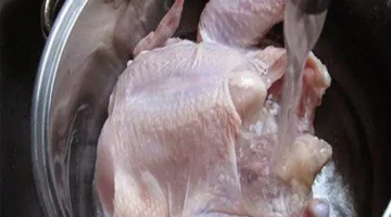 أسباب تجنب غسل الدجاج قبل الطهي