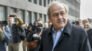 أسطورة كرة القدم الفرنسية ميشال بلاتيني يتعرض لسرقة