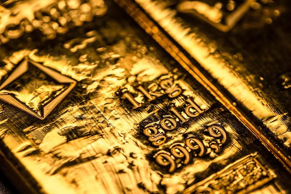 أسعار الذهب تواصل الاحتفاظ بمكاسبها بعد زيادة عدد الوظائف الشاغرة في الولايات المتحدة إلى 7.8 مليون وظيفة