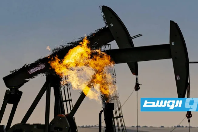أسعار النفط تتراجع في انتظار المستجدات بشأن الرسوم الأمريكية أسعار النفط تتراجع في انتظار المستجدات بشأن الرسوم الأمريكية