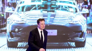 أسهم «تسلا» تنخفض 3% بسبب مخاوف المستثمرين من مواقف ماسك السياسية