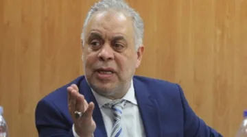 أشرف زكي: “إذا كنت ترغب في توظيف بلوجر، يجب أن تدفع غرامة بقيمة مليون جنيه”