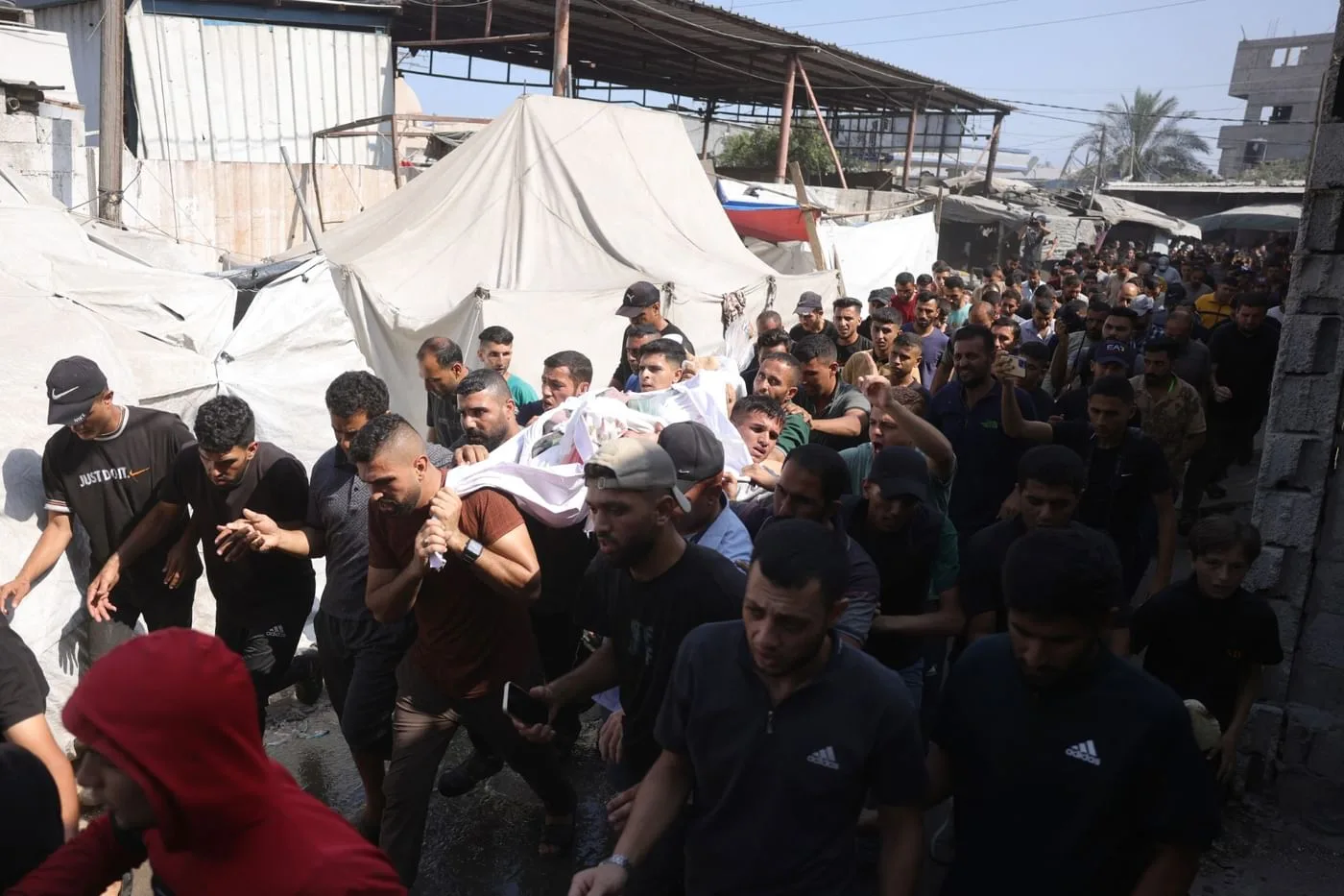 أكثر من 100 قتيل في غارات إسرائيلية على غزة