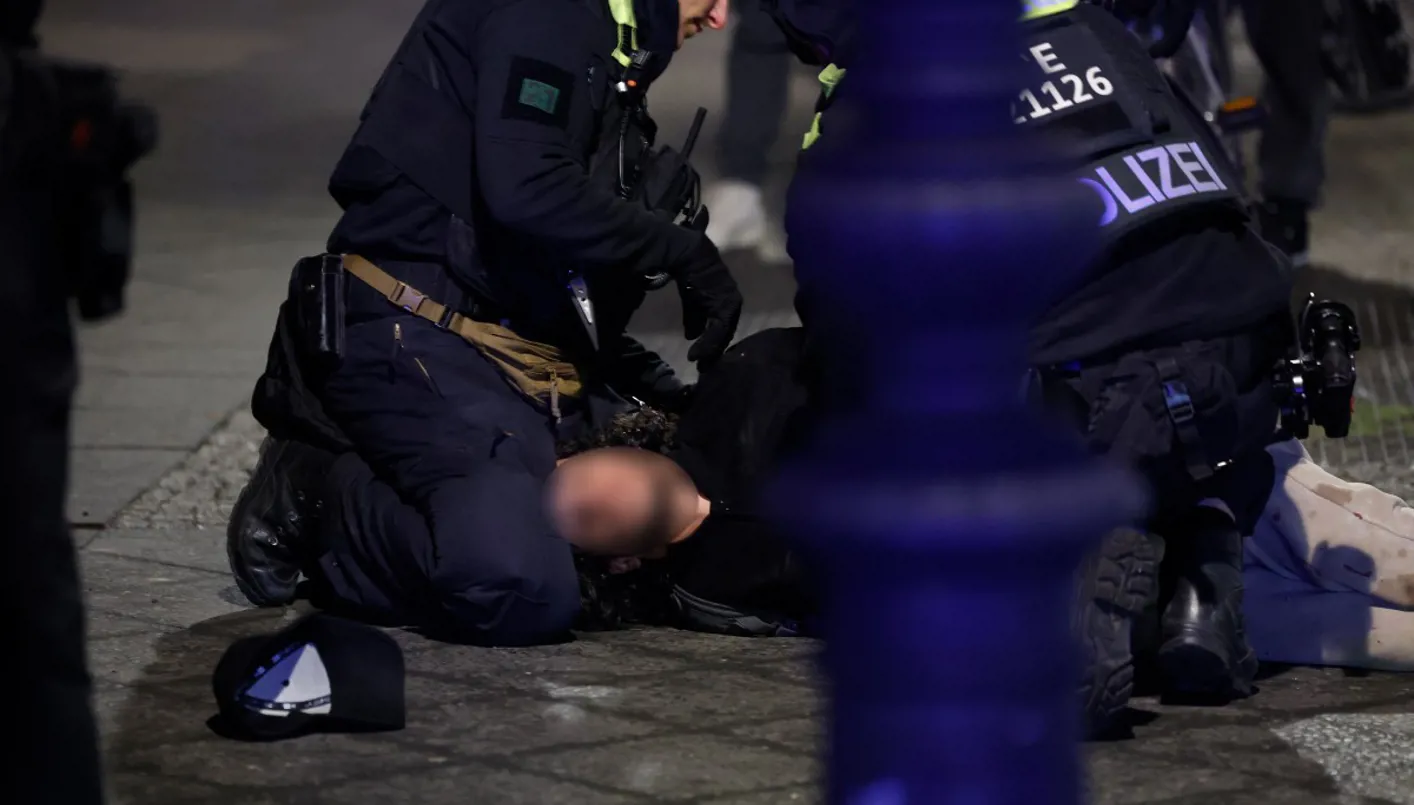 ألمانيا: توجيه تهم لسوري بسبب طعن سائح في منطقة الهولوكوست ألمانيا: توجيه تهم لسوري بسبب طعن سائح في منطقة الهولوكوست