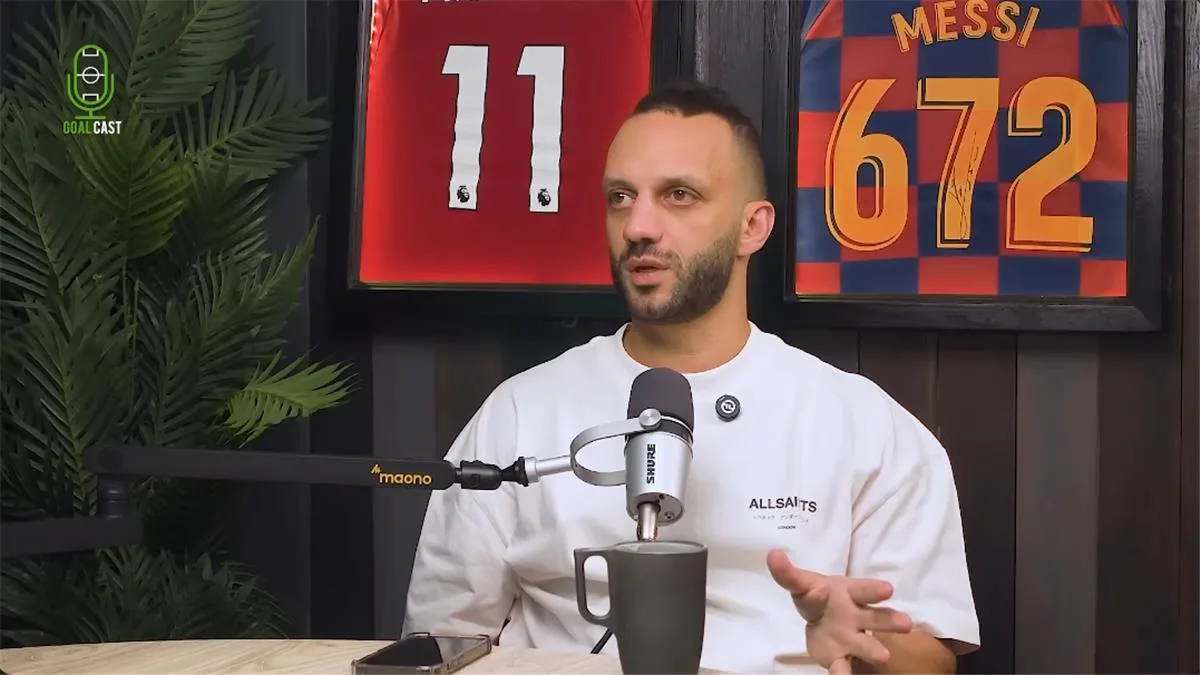 أمير مرتضى: الأهلي “خدع” في فيديو تقديم زيزو.. واللاعب كان سيتحول إلى الأحمر. أمير مرتضى: الأهلي “خدع” في فيديو تقديم زيزو.. واللاعب كان سيتحول إلى الأحمر.