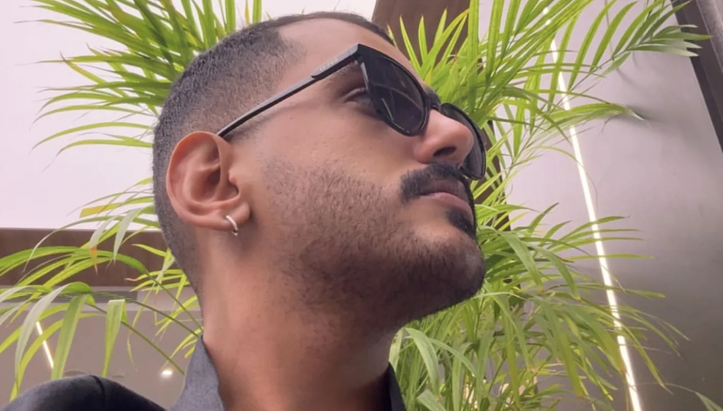 أناقة تعكس هويتكِ دون قيود… خبير الموضة نجاد العبد الله يكشف عن أسرار تنسيق إطلالات النجمات بأسلوب فني راقٍ أناقة تعكس هويتكِ دون قيود… خبير الموضة نجاد العبد الله يكشف عن أسرار تنسيق إطلالات النجمات بأسلوب فني راقٍ