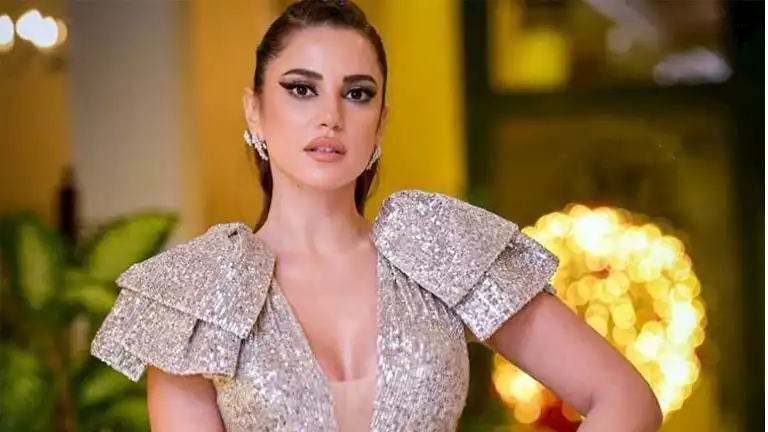 “أناقة ورقية”.. درة تبرز بشكل متميز في أحدث إطلالاتها “أناقة ورقية”.. درة تبرز بشكل متميز في أحدث إطلالاتها