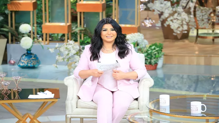أول تعليق من “معكم منى الشاذلي” بعد اتهام مها الصغير بسرقة لوحة فنية عرضتها