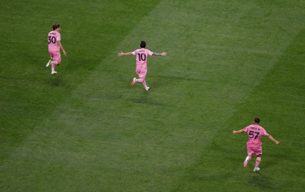 أول تعليق من ميسي بعد منعه من اللعب في الدوري الأمريكي أول تعليق من ميسي بعد منعه من اللعب في الدوري الأمريكي