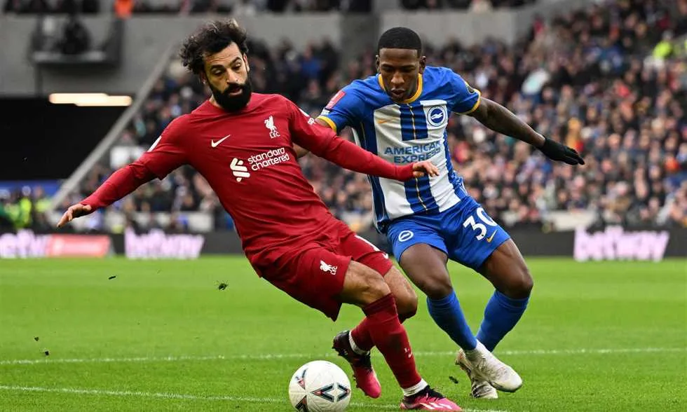 أول لاعب إكوادوري في تاريخ الروسونيري: ميلان يعلن عن توقيع إستوبنيان