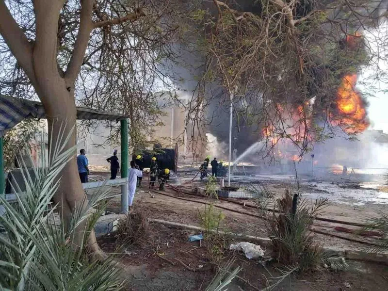 إخماد حريق بجوار محطة كهرباء أسوان دون التأثير على الشبكة الكهربائية إخماد حريق بجوار محطة كهرباء أسوان دون التأثير على الشبكة الكهربائية