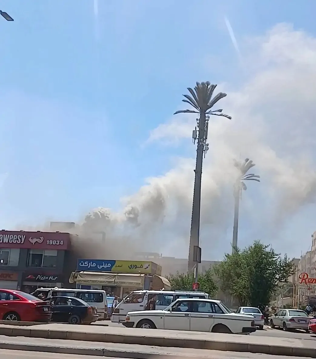 إخماد حريق في مطعم معروف قرب مسجد الحصري في 6 أكتوبر بواسطة 5 سيارات إطفاء إخماد حريق في مطعم معروف قرب مسجد الحصري في 6 أكتوبر بواسطة 5 سيارات إطفاء