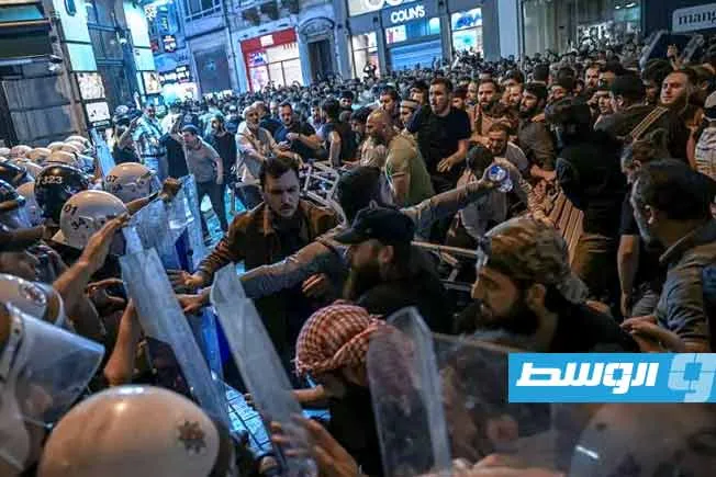 إردوغان يندد بـ “الفعل الاستفزازي غير المقبول” بعد نشر كاريكاتير يُظهر الرسول محمد. إردوغان يندد بـ “الفعل الاستفزازي غير المقبول” بعد نشر كاريكاتير يُظهر الرسول محمد.