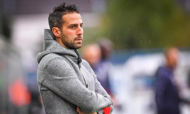 إرشادات تقنية من فيريرا للاعبي الزمالك خلال التدريب المسائي في معسكر العاصمة إرشادات تقنية من فيريرا للاعبي الزمالك خلال التدريب المسائي في معسكر العاصمة