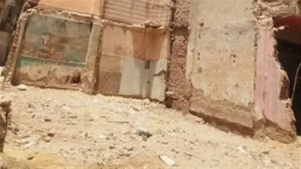 إزالة بناء مهدد بالانهيار في حارة سوق الأحد بالجيزة