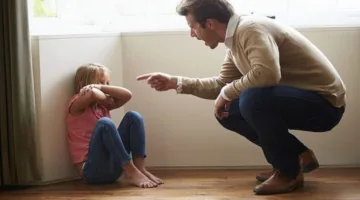 إساءة معاملة الأطفال تُحدث آثارًا نفسية مستدامة.