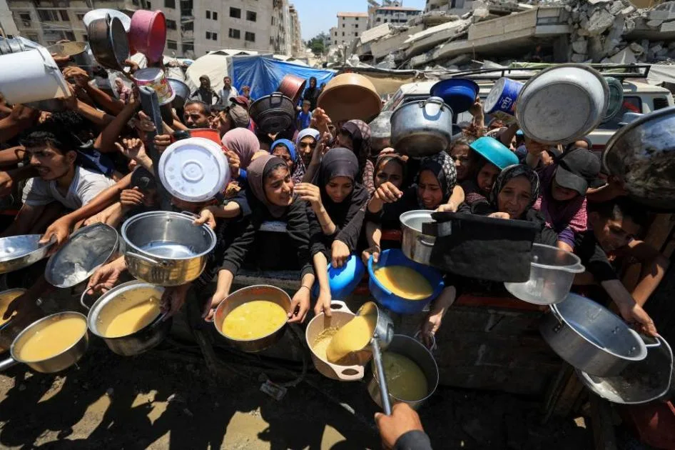 إسرائيل تجهز على 21 فلسطينياً وتبحث رد فعل “حماس” بشأن اقتراح الهدنة إسرائيل تجهز على 21 فلسطينياً وتبحث رد فعل “حماس” بشأن اقتراح الهدنة