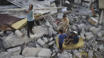 إسرائيل تهاجم وتؤدي إلى مقتل 30 فلسطينياً في مجزرة النصيرات بقطاع غزة