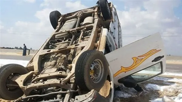 إصابة 13 فردًا نتيجة انقلاب سيارة للعاملين بالزراعة في طريق الصحراوي بالبحيرة | التفاصيل