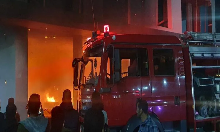 إصابة شخصين في حريق داخل مصنع للغزل والنسيج بالعاشر من رمضان إصابة شخصين في حريق داخل مصنع للغزل والنسيج بالعاشر من رمضان