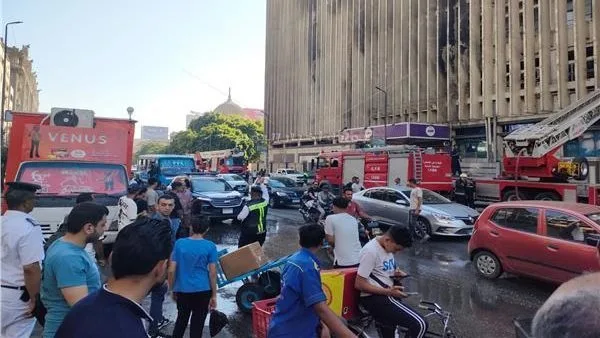 إعادة فتح جزئي لشارع رمسيس أمام السيارات بعد إخماد حريق السنترال. إعادة فتح جزئي لشارع رمسيس أمام السيارات بعد إخماد حريق السنترال.