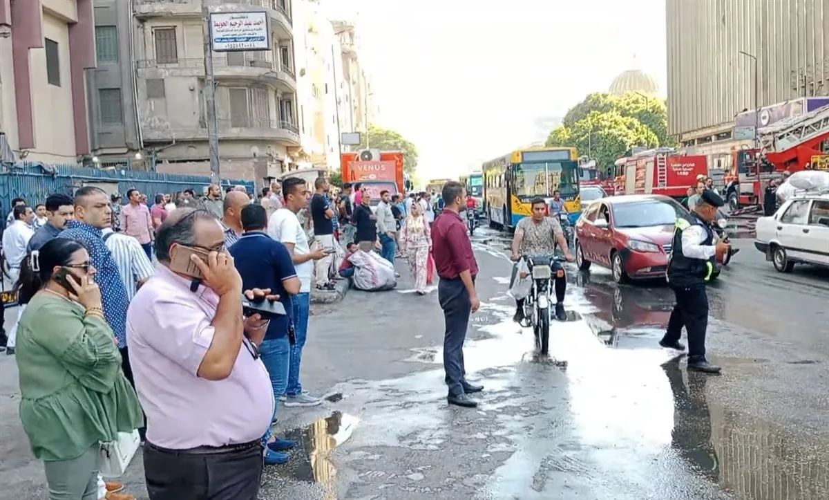 إعادة فتح شارع رمسيس أمام الحركة المرورية والمشاة بعد إخماد حريق سنترال رمسيس إعادة فتح شارع رمسيس أمام الحركة المرورية والمشاة بعد إخماد حريق سنترال رمسيس